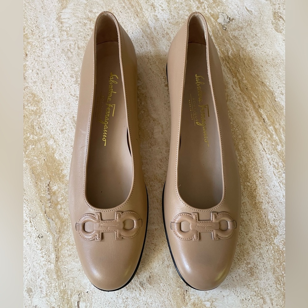 Ferragamo flats - Size 8